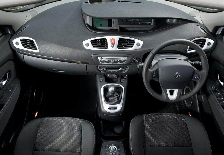 Торпедо Renault Scenic 2009 года  (UK) (фото 15 из 37)